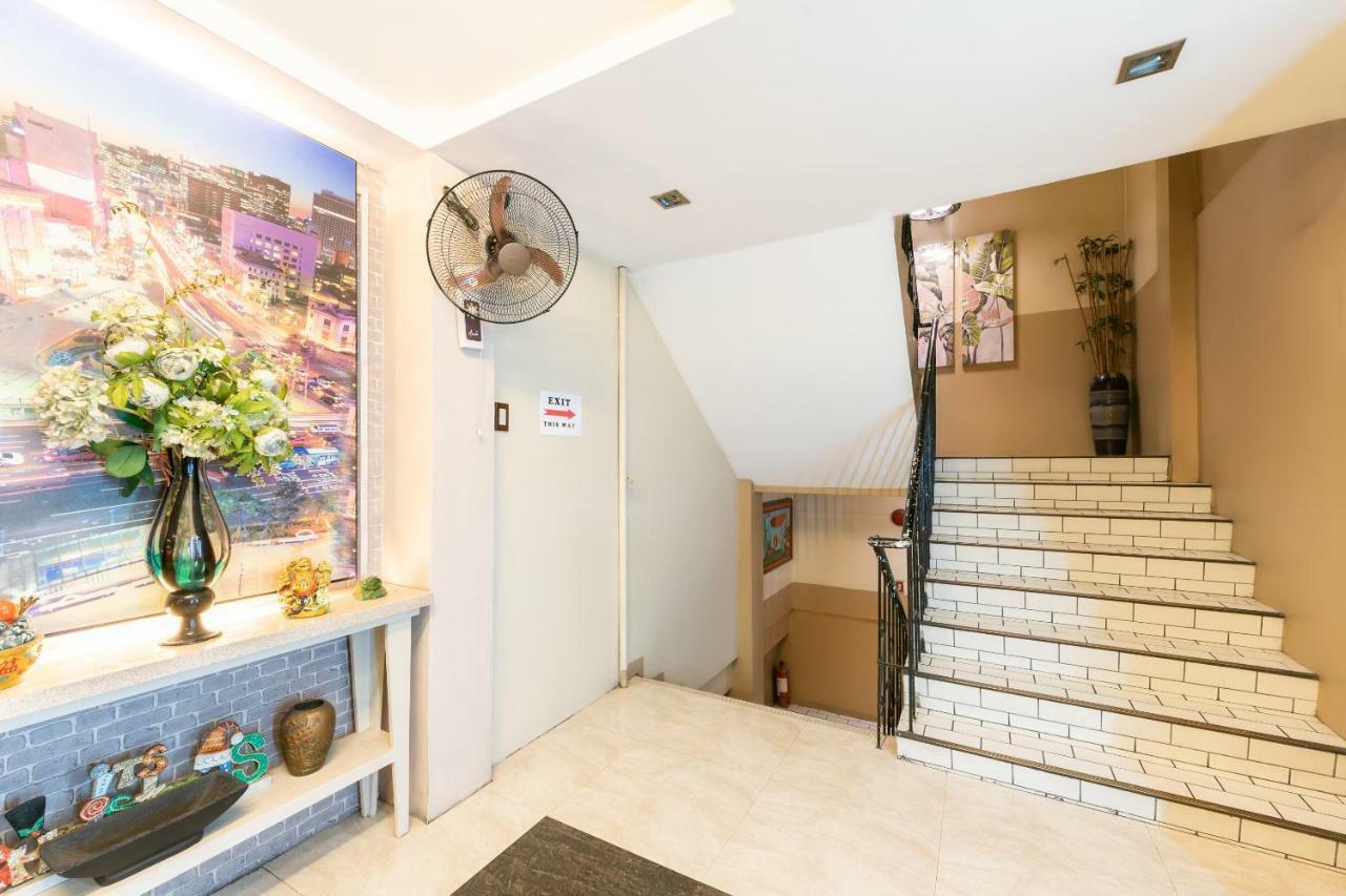 OYO 191 Paradise Apartelle Hotel Manila Esterno foto