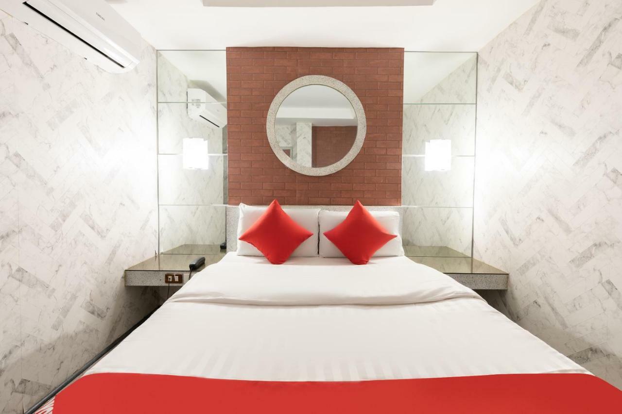 OYO 191 Paradise Apartelle Hotel Manila Esterno foto
