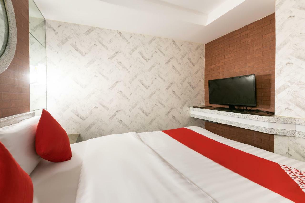 OYO 191 Paradise Apartelle Hotel Manila Esterno foto