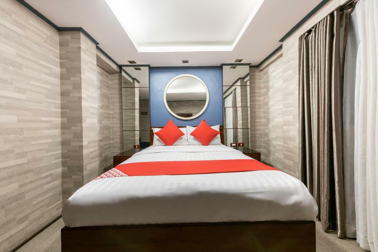 OYO 191 Paradise Apartelle Hotel Manila Esterno foto