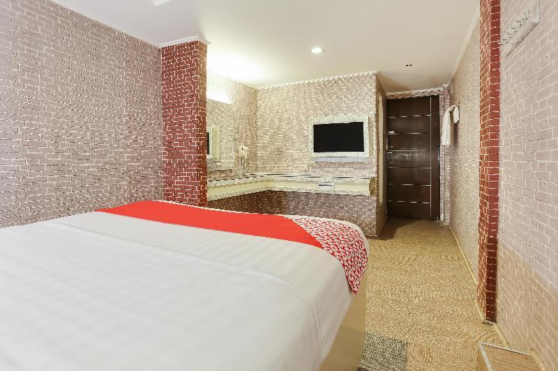 OYO 191 Paradise Apartelle Hotel Manila Esterno foto